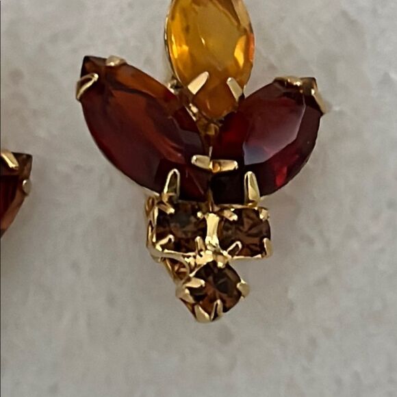 Vintage Elegant Amber, Garnet & Smokey Rhinestone’s 3 Pc Brooch & Clip Earrings - Picture 6 of 9